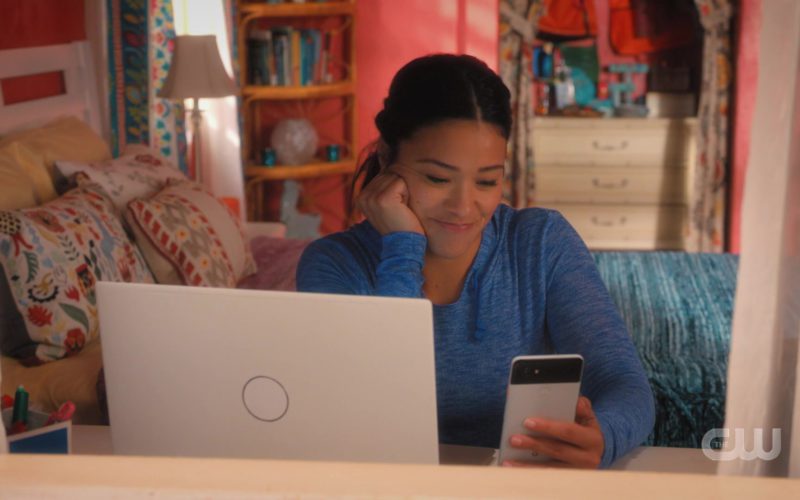 Google Pixel Smartphone Used by Gina Rodriguez in Jane the Virgin (5)
