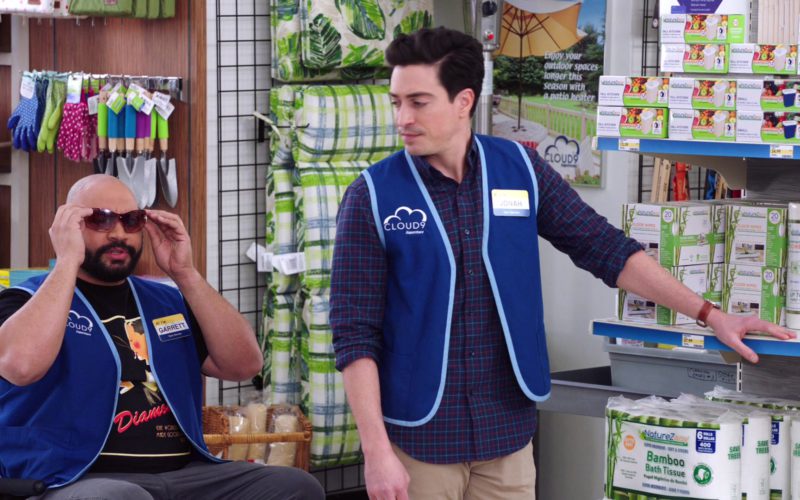 NatureZway ECO-FRIENDLY products in Superstore - Season 4, Episode 18, Cloud Green (2019)