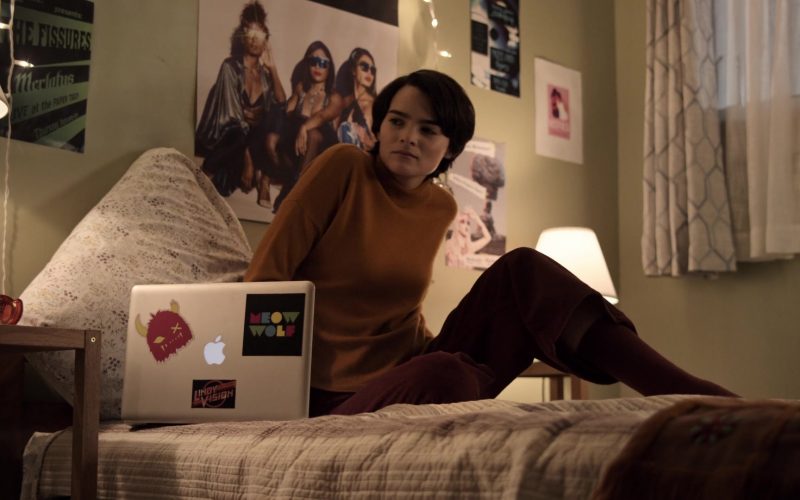 Apple MacBook Laptop Used by Brianna Hildebrand in Trinkets – Season 1, Episode 8 (3)