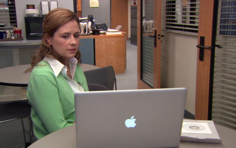 Apple MacBook Laptop Used by Jenna Fischer (Pam Beesly) in The Office (1)