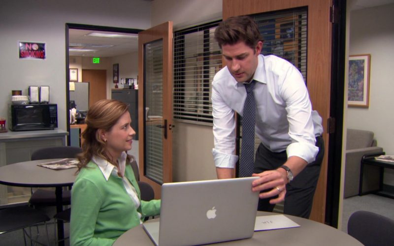 Apple MacBook Pro Laptop Used by John Krasinski (Jim Halpert) & Jenna Fischer (Pam Beesly) in The Office (1)