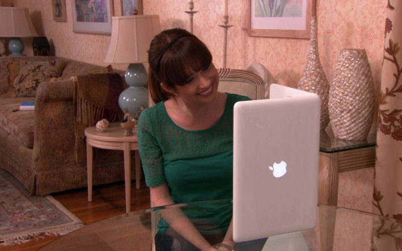 Apple MacBook White Laptop Used by Ellie Kemper (Erin Hannon) in The Office (7)