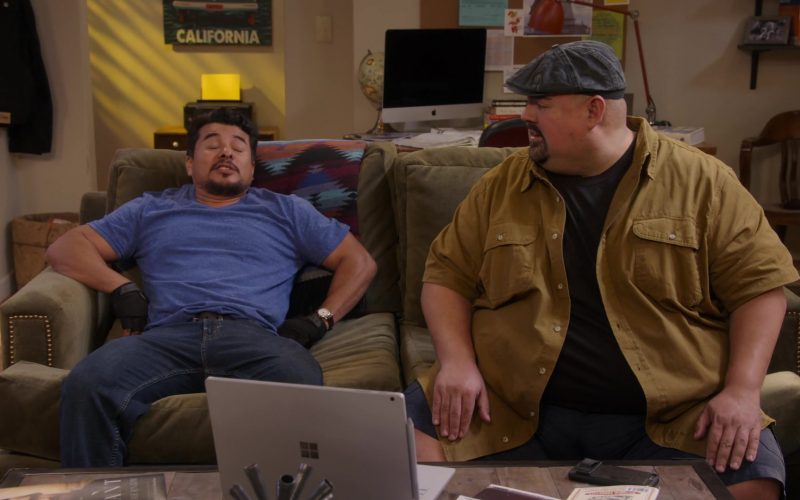 Apple iMac Computer and Microsoft Surface in Mr. Iglesias (1)