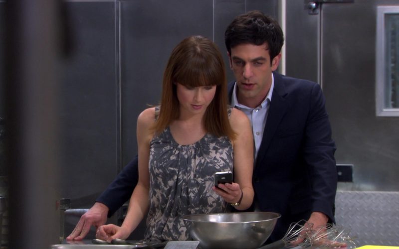 Apple iPhone Smartphone Used by Ellie Kemper (Erin Hannon) in The Office (1)