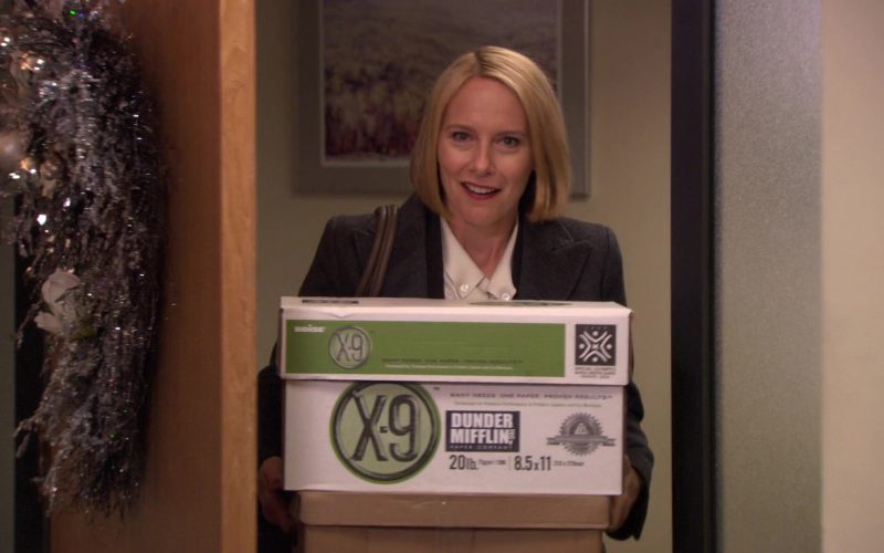 Boise Paper X-9 Box Held by Amy Ryan (Holly Flax) in The Office – Season 7, Episodes 11-12 (1)