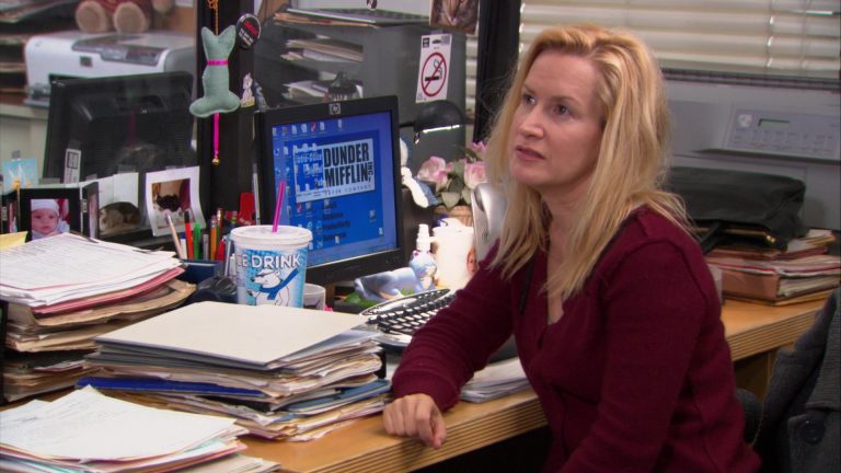 Hp Monitor Used By Angela Kinsey Angela Martin In The Office Season 9 Episode 21 Livin 