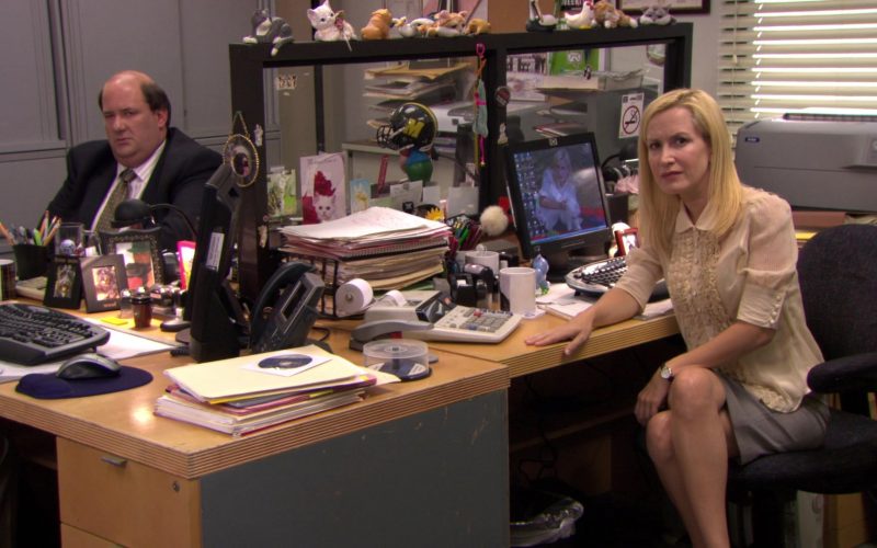 HP Monitor Used by Angela Kinsey (Angela Martin) in The Office – Season 6, Episode 3