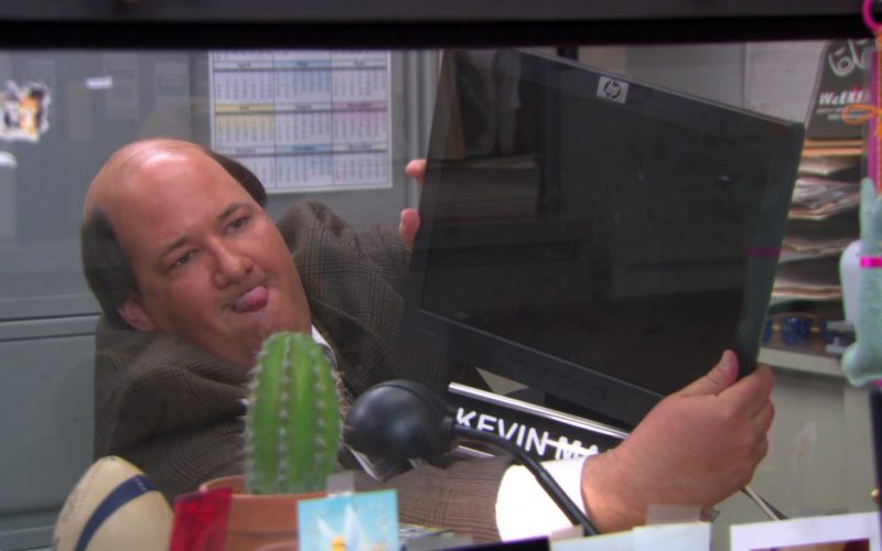 HP Monitor Used by Brian Baumgartner (Kevin Malone) in The Office (2)
