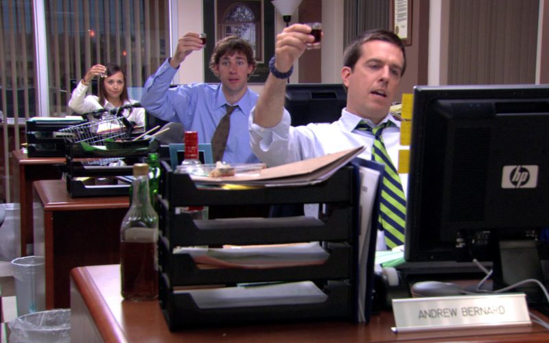HP Monitor Used by Ed Helms (Andy Bernard) in The Office – Season 3, Episode 6 (2)