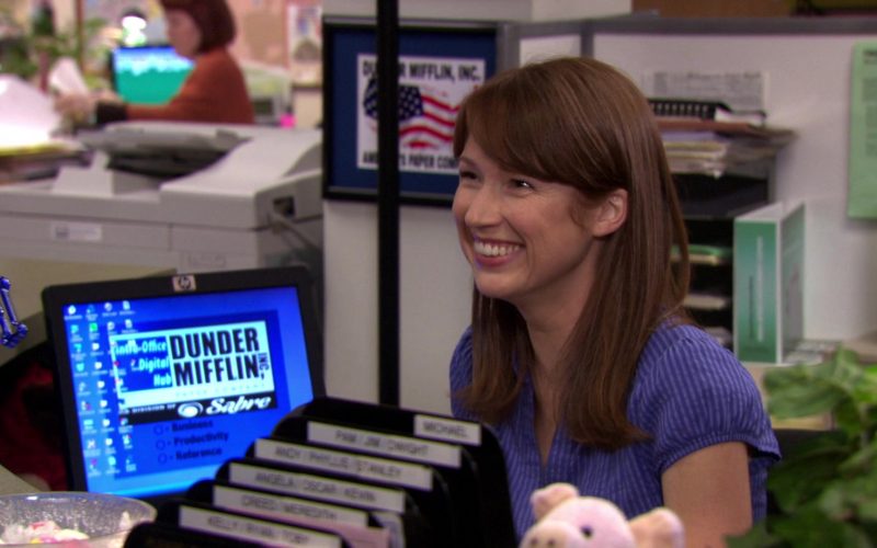 HP Monitor Used by Ellie Kemper (Erin Hannon) in The Office (2)