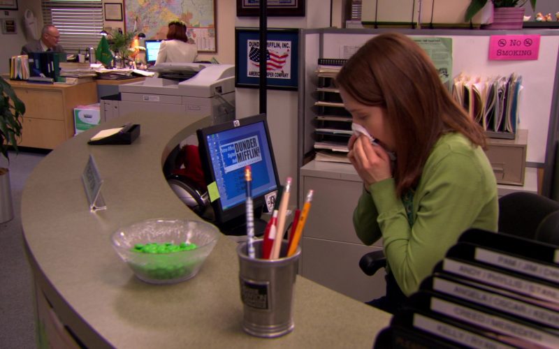 HP Monitor Used by Ellie Kemper (Erin Hannon) in The Office – Season 6, Episode 19