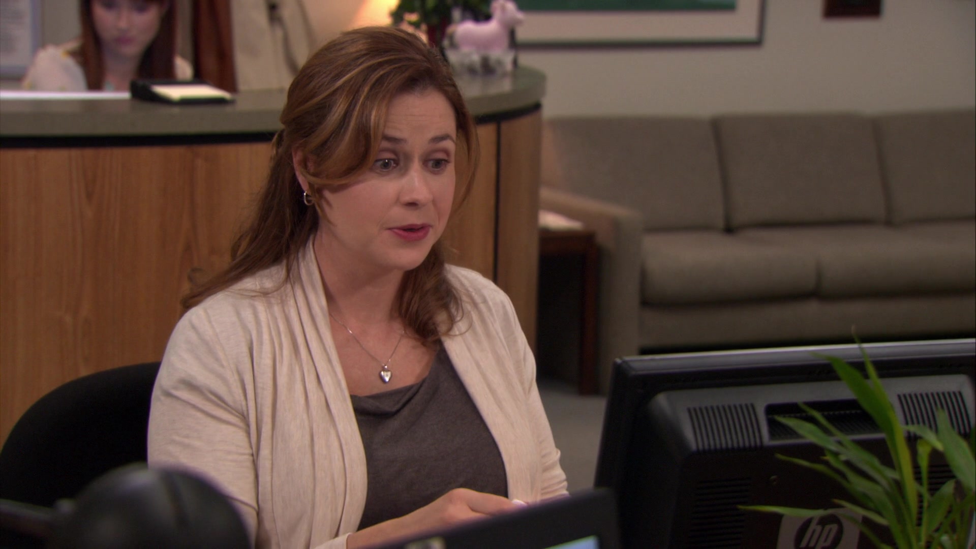 HP Monitor Used by Jenna Fischer (Pam Beesly) in The Office - Season 8, Epi...