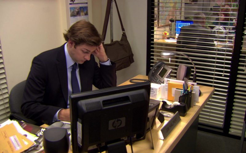 HP Monitor Used by John Krasinski (Jim Halpert) in The Office (1)