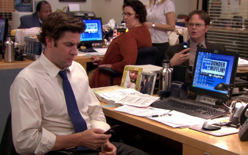 HP Monitor Used by John Krasinski (Jim Halpert) in The Office (1)