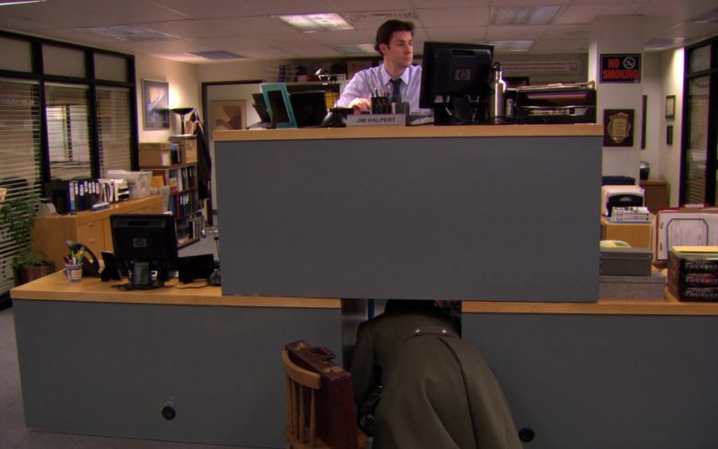 HP Monitor Used by John Krasinski (Jim Halpert) in The Office (8)