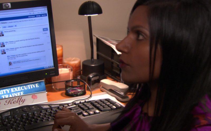 HP Monitor Used by Mindy Kaling (Kelly Kapoor) in The Office (6)