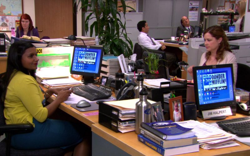 HP Monitor Used by Mindy Kaling (Kelly Kapoor) in The Office