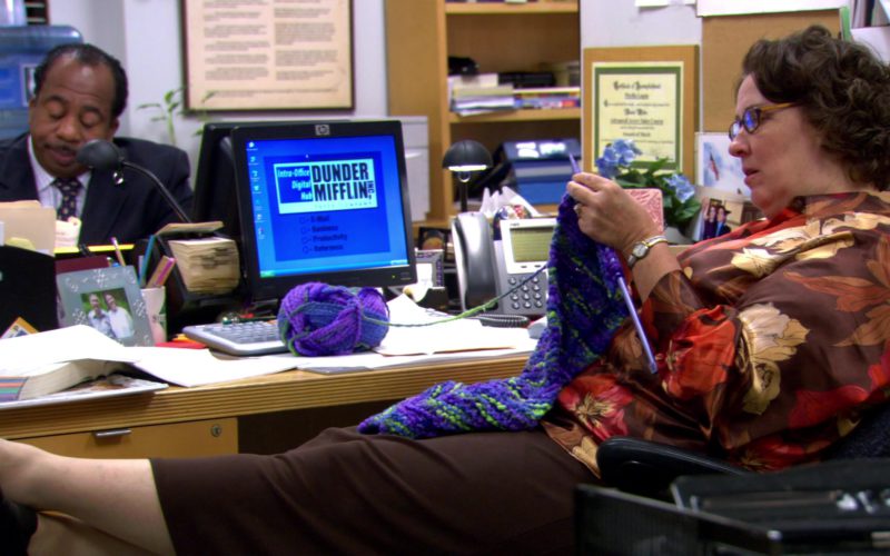 HP Monitor Used by Phyllis Smith (Phyllis Vance) in The Office – Season 3, Episode 7 (1)