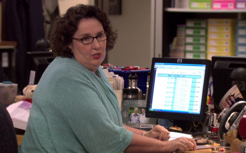 HP Monitor Used by Phyllis Smith (Phyllis Vance) in The Office – Season 7, Episode 1