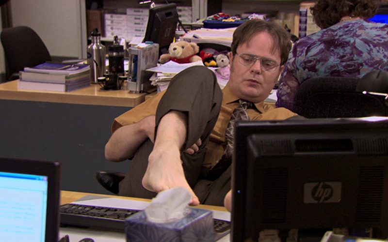 HP Monitor Used by Rainn Wilson (Dwight Schrute) in The Office (1)