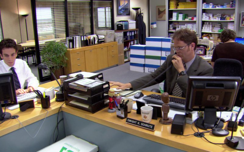 HP Monitor Used by Rainn Wilson (Dwight Schrute) in The Office (1)