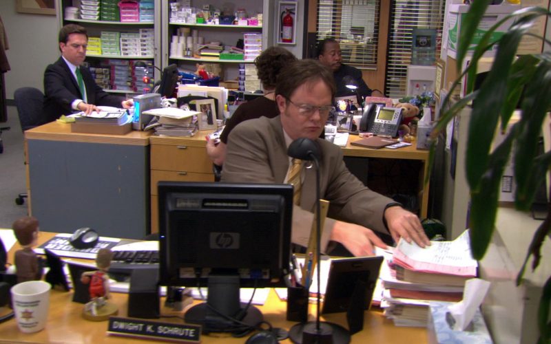 HP Monitor Used by Rainn Wilson (Dwight Schrute) in The Office – Season 4, Episode 14 (1)