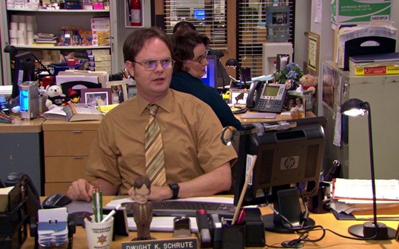 HP Monitor Used by Rainn Wilson (Dwight Schrute) in The Office – Season 5, Episode 12 (4)