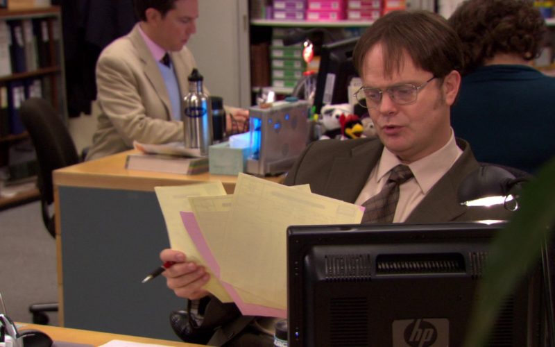 HP Monitor Used by Rainn Wilson (Dwight Schrute) in The Office – Season 6, Episode 22 (2)
