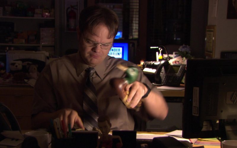 HP Monitor Used by Rainn Wilson (Dwight Schrute) in The Office – Season 6, Episode 7 (2)