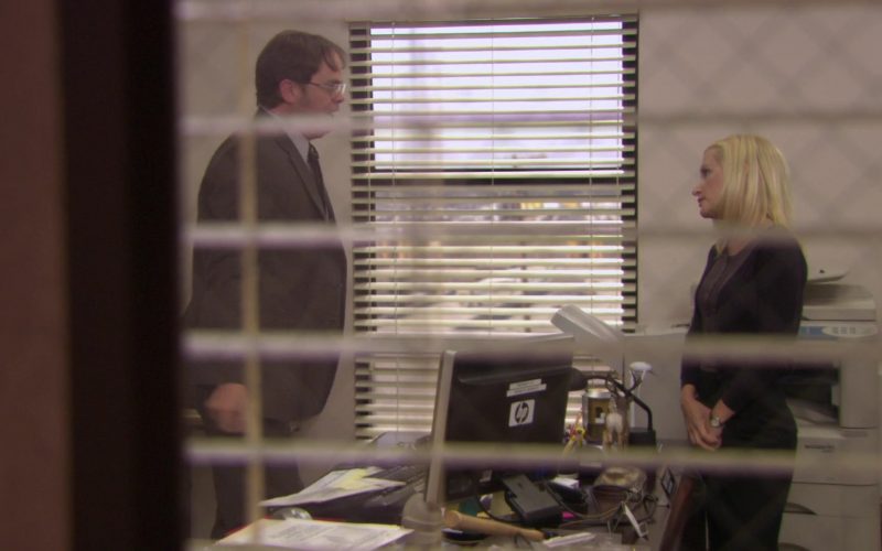 HP Monitor Used by Rainn Wilson (Dwight Schrute) in The Office – Season 7 (2)