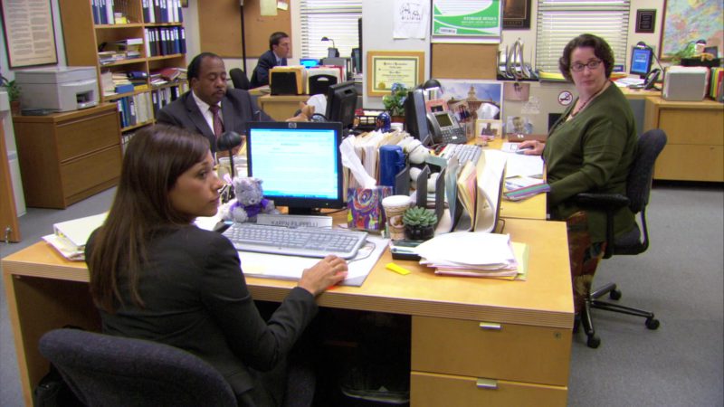 HP Monitor Used By Rashida Jones (Karen Filippelli) In The Office ...