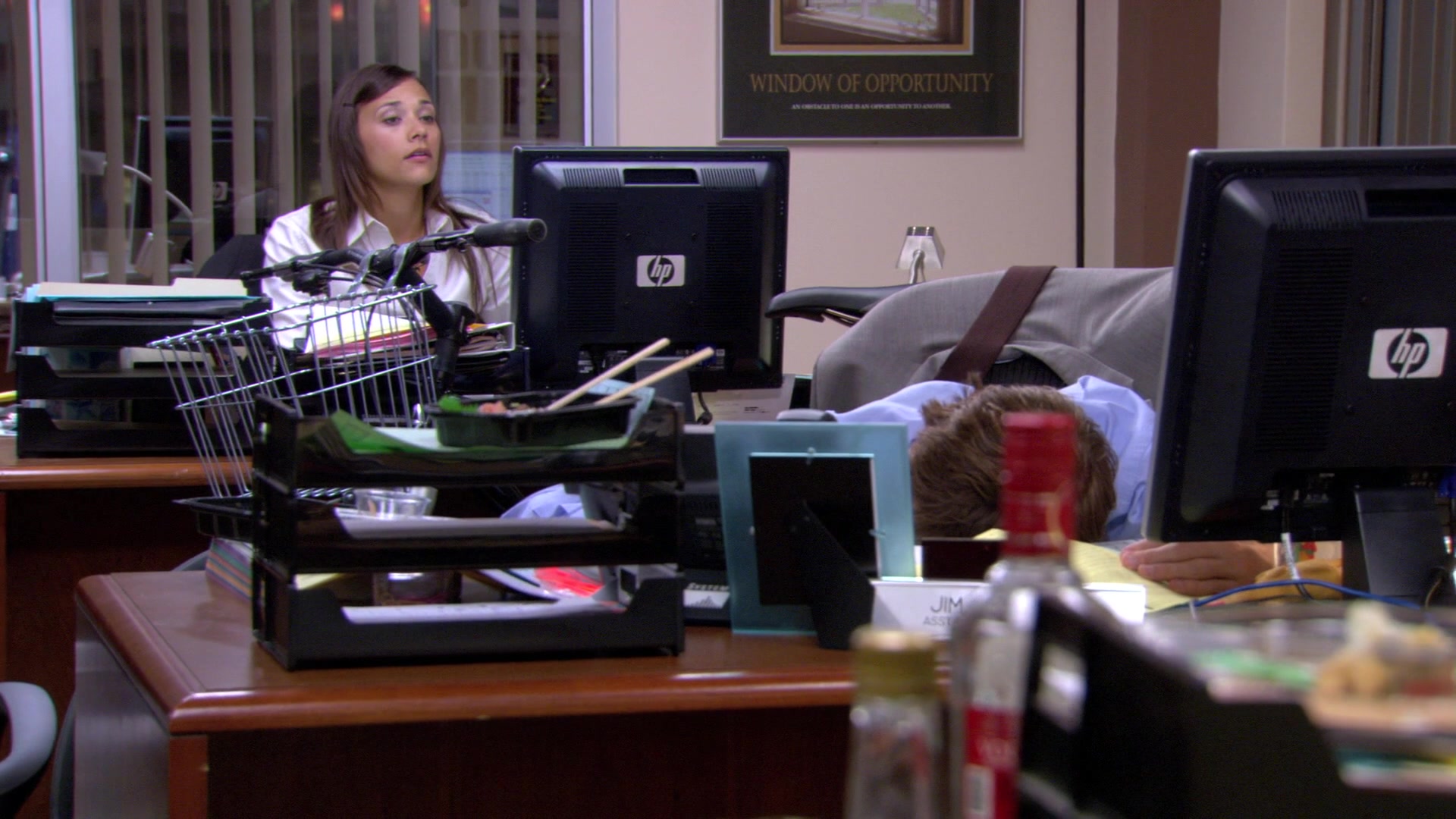 HP Monitor Used By Rashida Jones (Karen Filippelli) In The Office ...