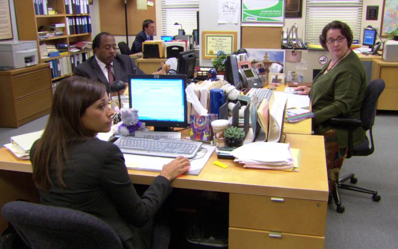 HP Monitor Used by Rashida Jones (Karen Filippelli) in The Office – Season 3, Episode 22 (1)