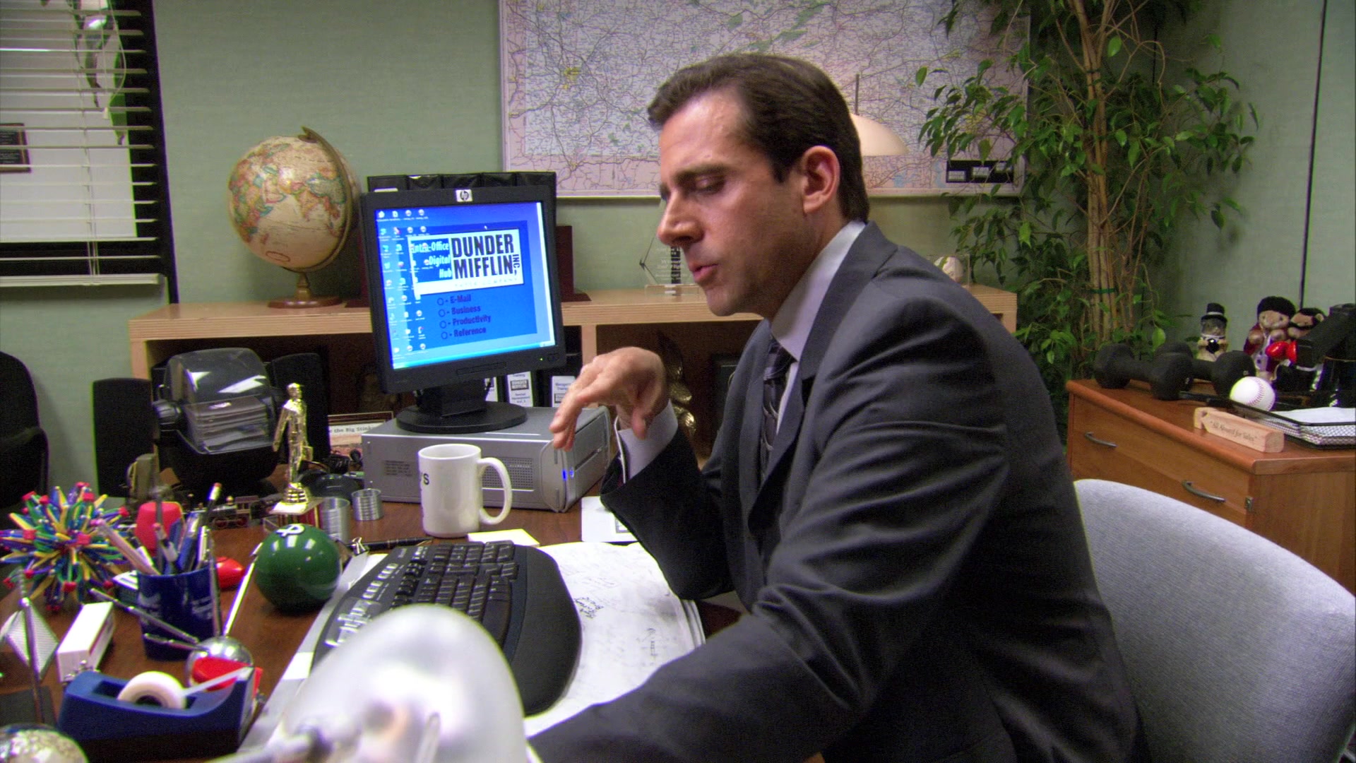 HP Monitor Used By Steve Carell (Michael Scott) In The Office – Season 3,  Episode 19, 