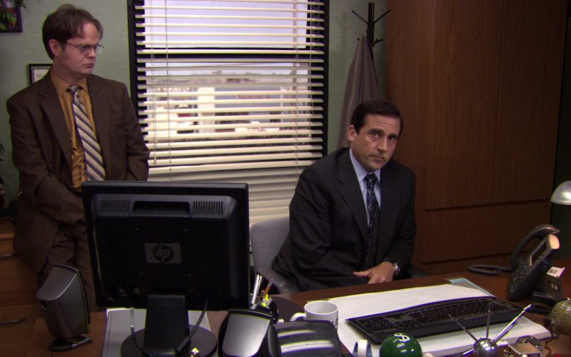HP Monitor Used by Steve Carell (Michael Scott) in The Office (2)
