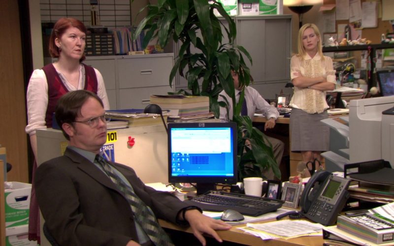 HP Monitor and Cisco IP Phone Used by Rainn Wilson (Dwight Schrute) in The Office (1)