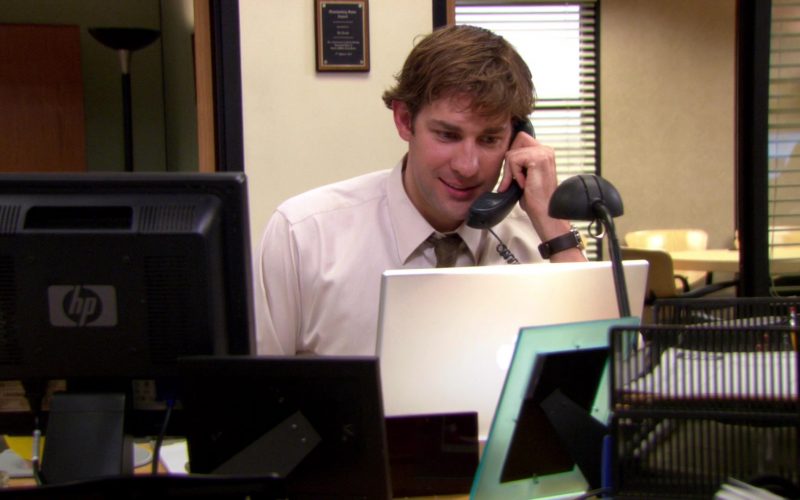 HP Monitor and HP MacBook Laptop Used by John Krasinski (Jim Halpert)