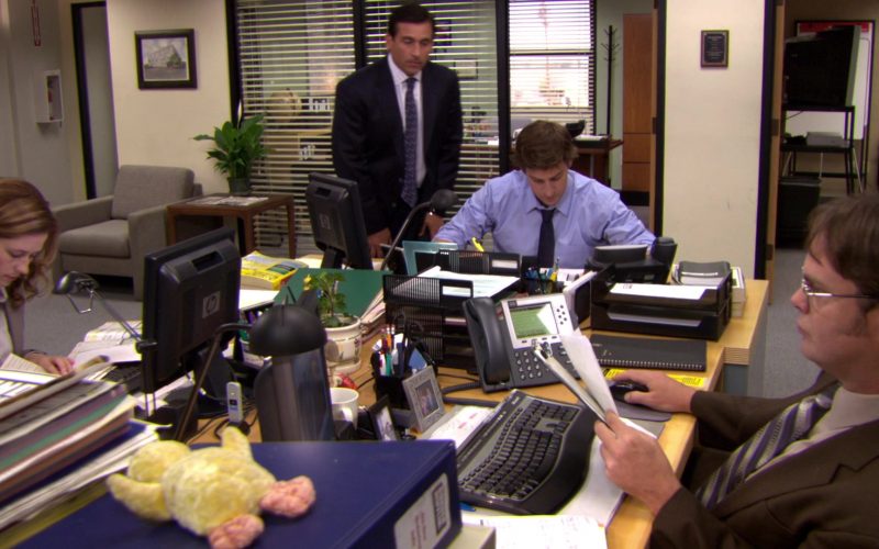 HP Monitors Used by Jenna Fischer (Pam Beesly) and John Krasinski (Jim Halpert) in The Office (1)