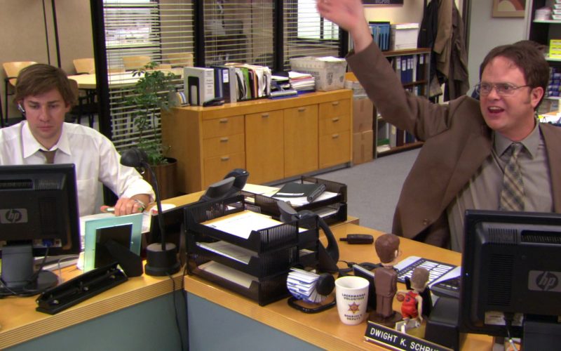 HP Monitors Used by John Krasinski (Jim Halpert) and Rainn Wilson (Dwight Schrute) in The Office (1)