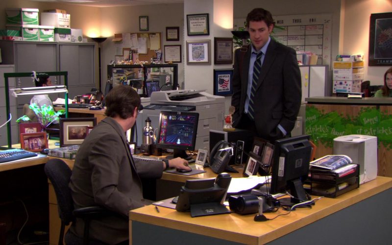 HP Monitors and Cisco Phone Used by Rainn Wilson (Dwight Schrute) (1)