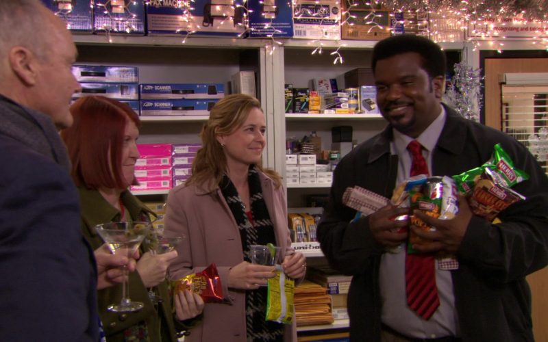 Herr's Snacks Held by Craig Robinson (Darryl Philbin) in The Office – Season 7, Episodes 11-12 (1)