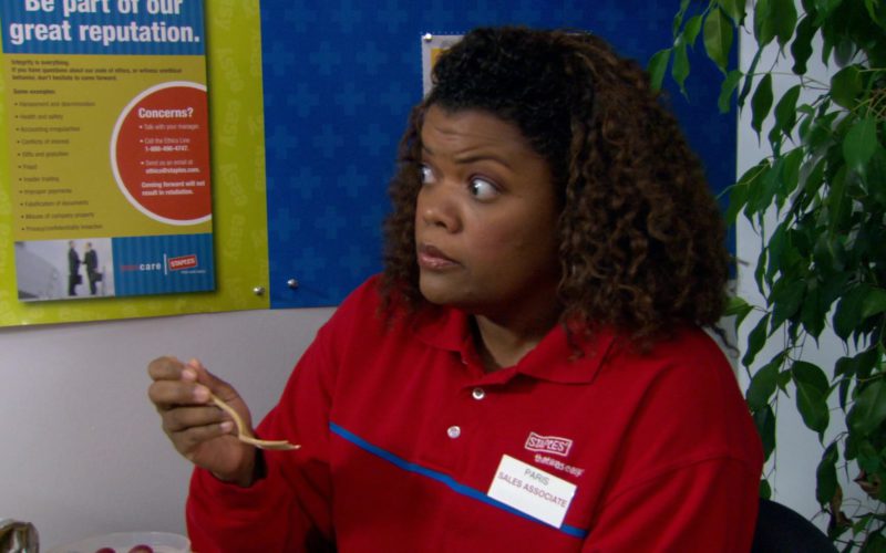 Staples Red Shirt Worn by Yvette Nicole Brown in The Office (4)