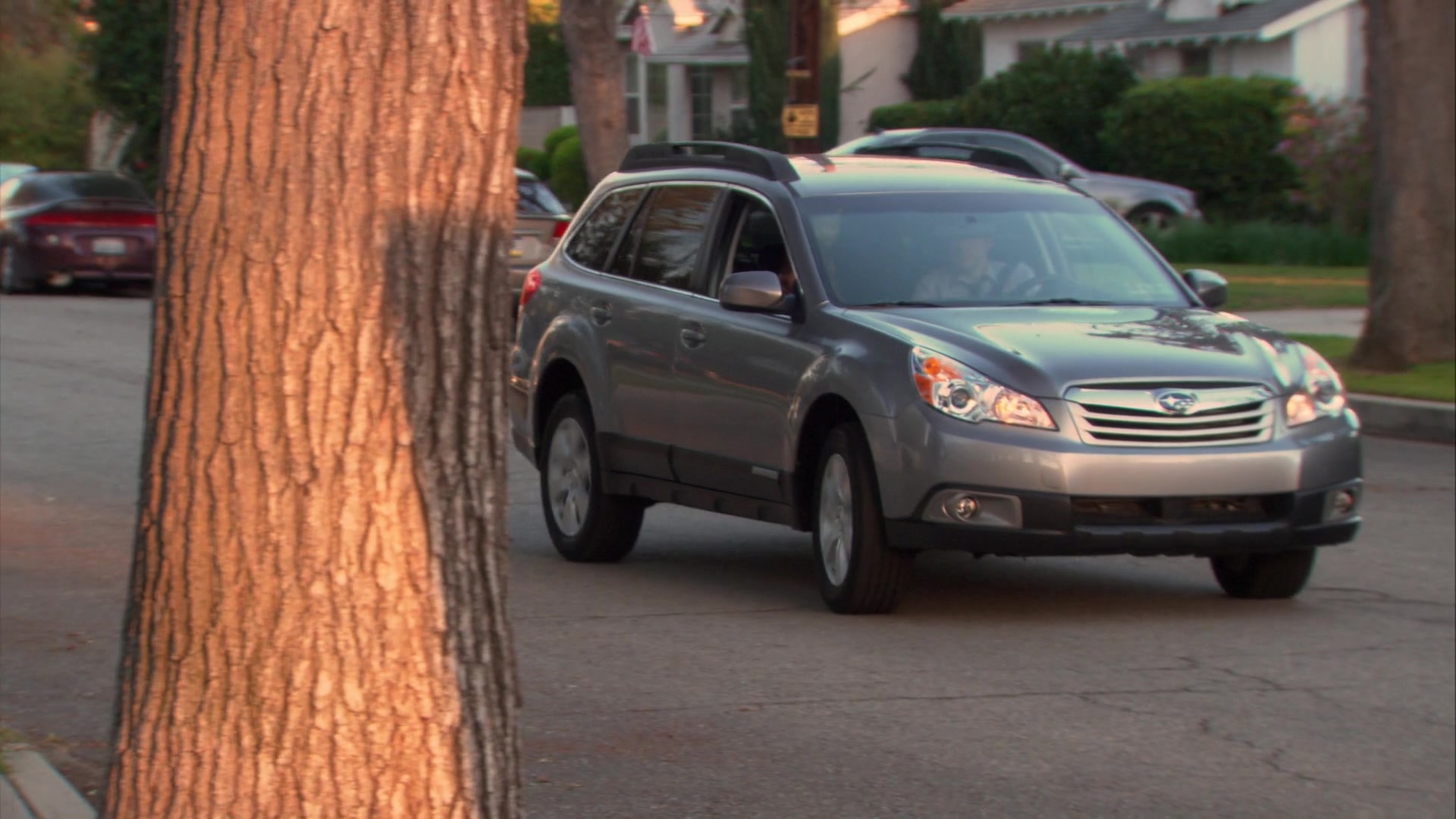 Subaru Outback Car Used By John Krasinski (Jim Halpert) &amp; Jenna Fischer  (Pam Beesly) In The Office – Season 9, Episodes 24-25, &quot;Finale&quot; (2013)