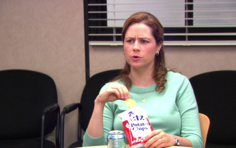 UTZ Chips Held by Jenna Fischer (Pam Beesly) in The Office (1)