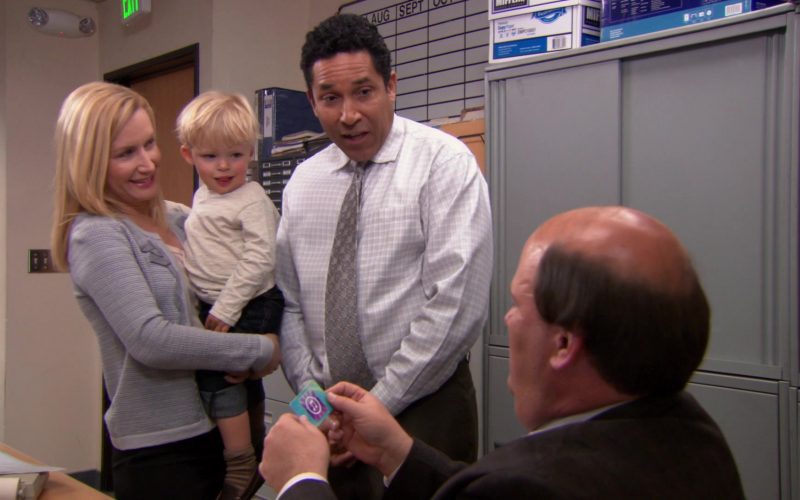 iTunes Gift Card Held by Brian Baumgartner (Kevin Malone) in The Office (1)