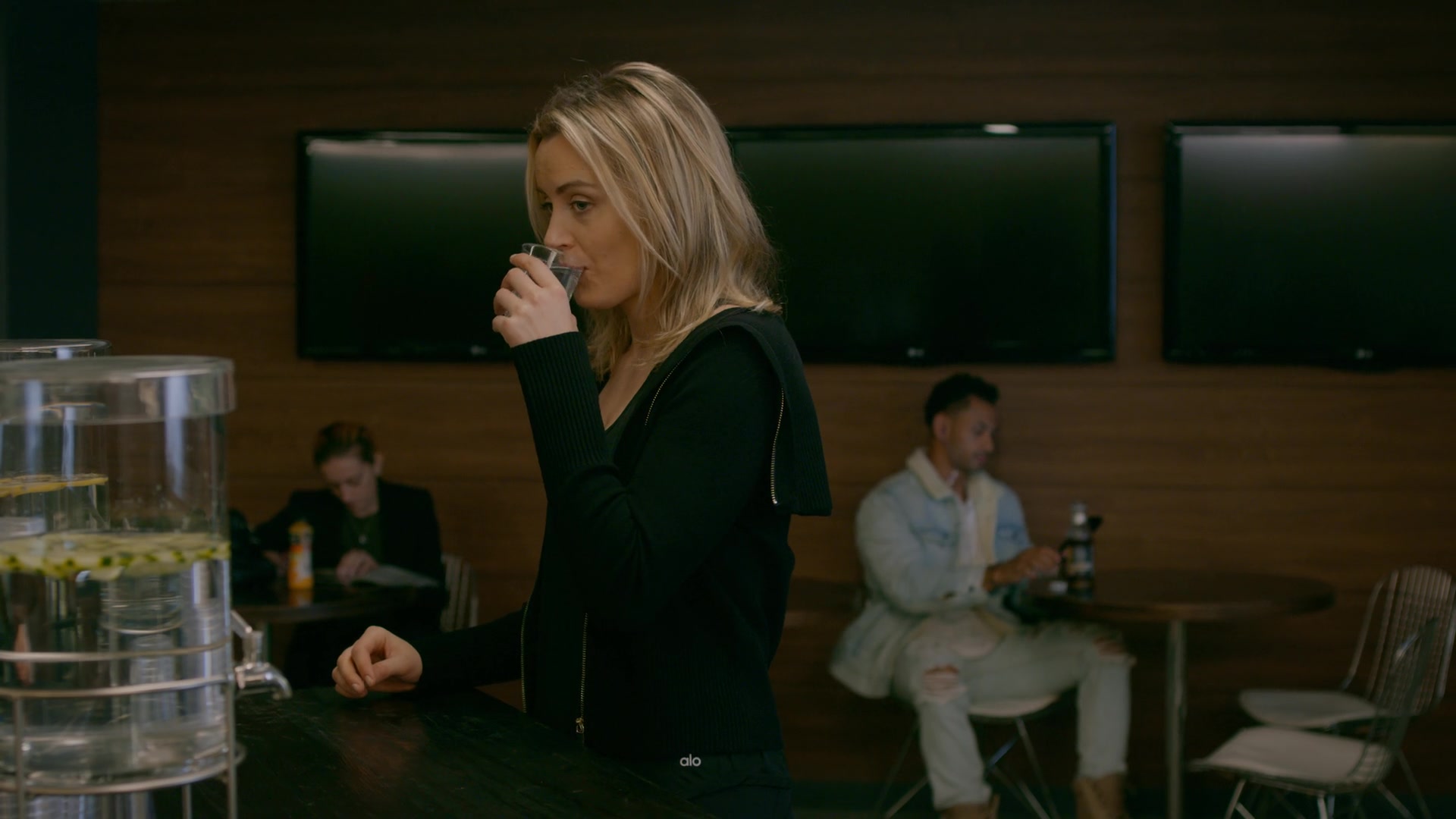 Alo Yoga Jacket Worn by Taylor Schilling as Piper Chapman in Orange Is the New Black ...1920 x 1080