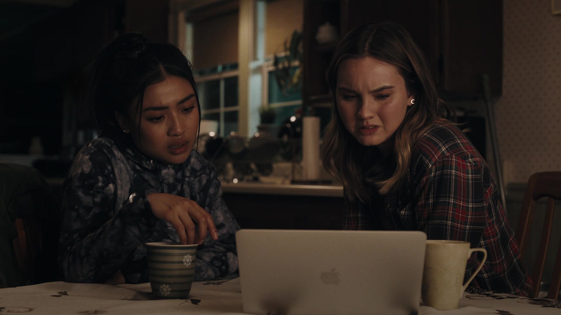 Apple MacBook Laptop Used By Brianne Tju &amp; Liana Liberato In Light As A  Feather - Season 2, Episode 5, &quot;... Silent As The Night&quot; (2019)