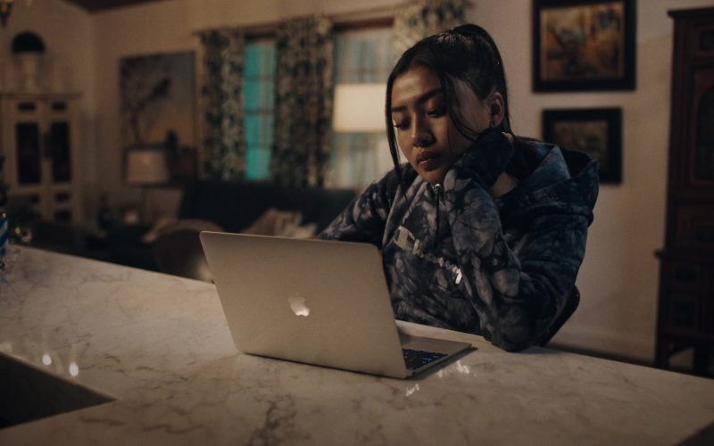 Apple MacBook Laptop Used by Brianne Tju in Light as a Feather (1)