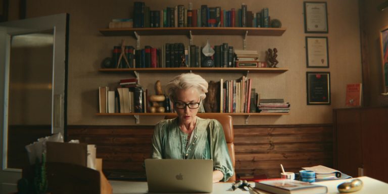 Apple Macbook Laptop Used By Gillian Anderson As Dr Jean F Milburn In