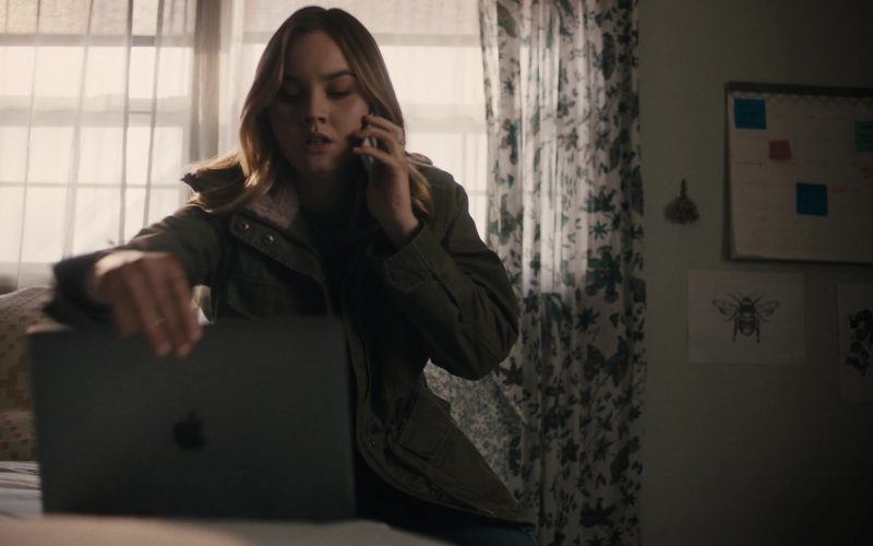 Apple MacBook Laptop Used by Liana Liberato in Light as a Feather (1)